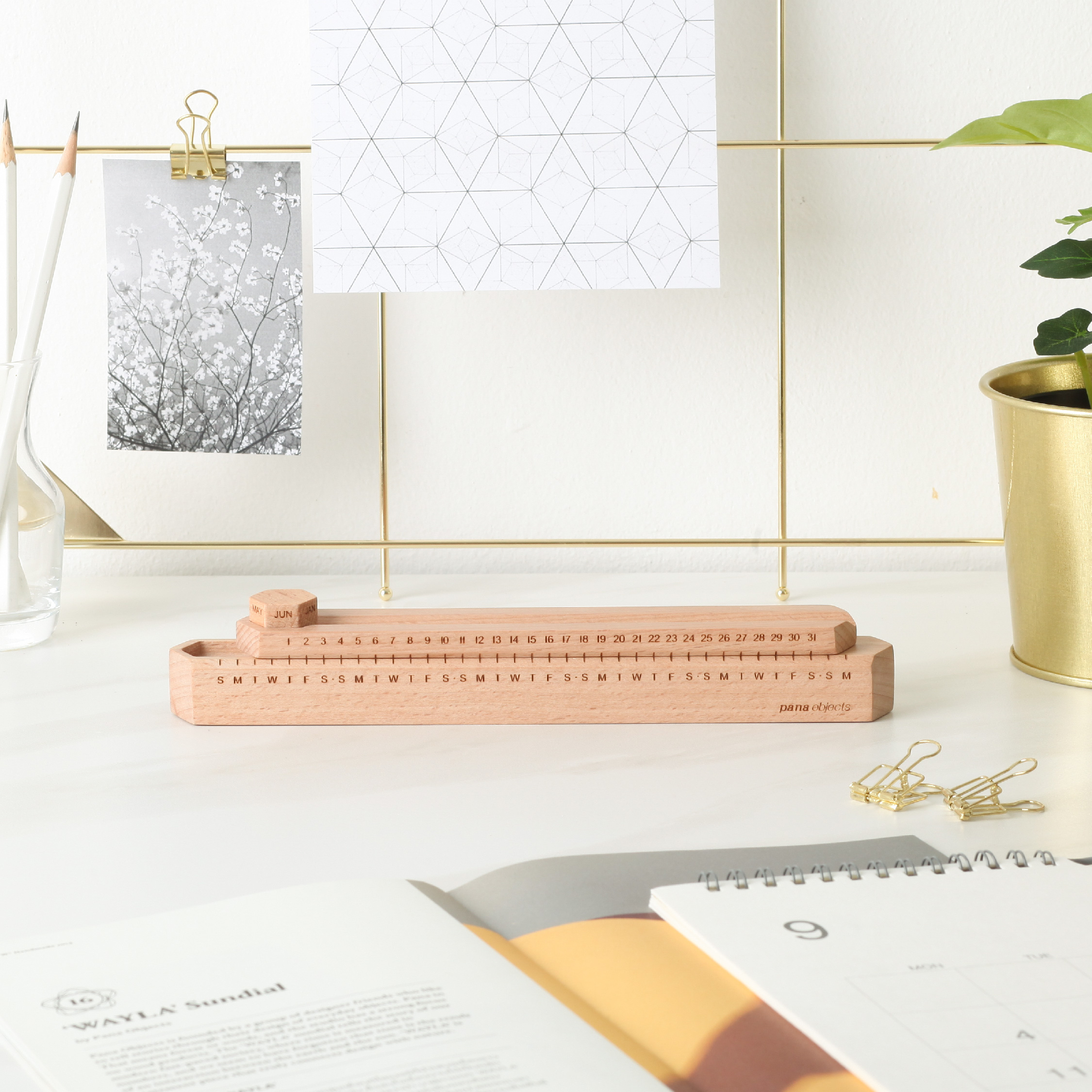 LINEAR Calendar |Natural